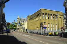 903148 Gezicht in de Nobelstraat te Utrecht, met rechts het pand Nobelstraat 4 (voormalige Incassobank) en de ingang ...